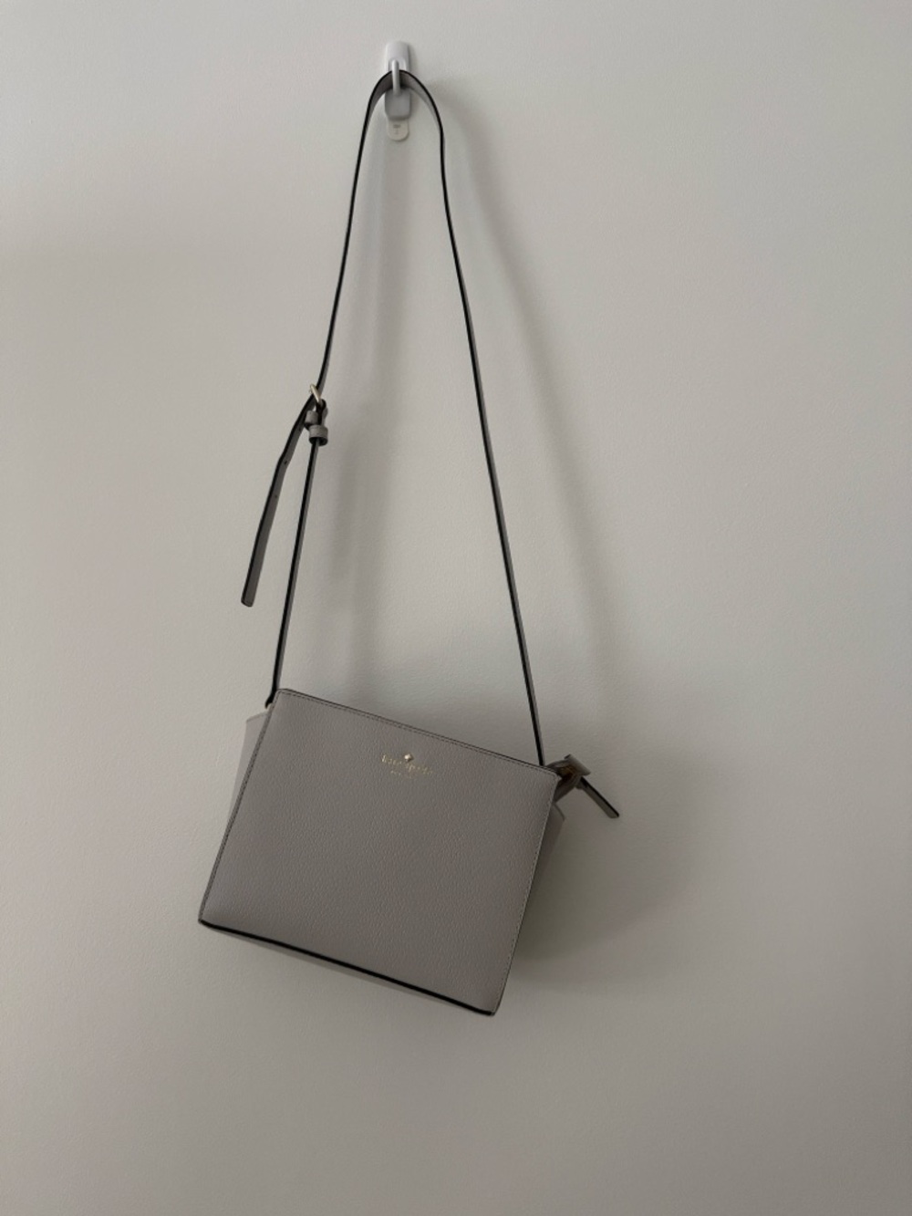 kate spade gray pebbled leather crossbody with black strap